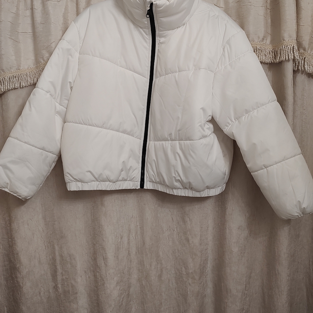White cropped puffer coat. Large
